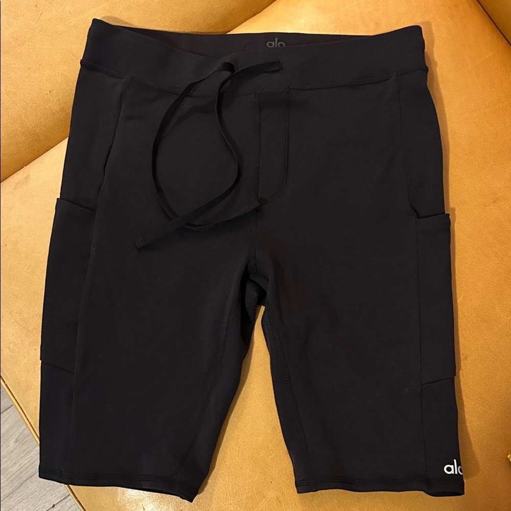 ALO Yoga Women's Black Athletic Shorts